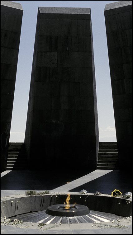 Tsitsernakaberd (Mahnmal zum Gedenken an den an den Armeniern Völkermord von 1915)