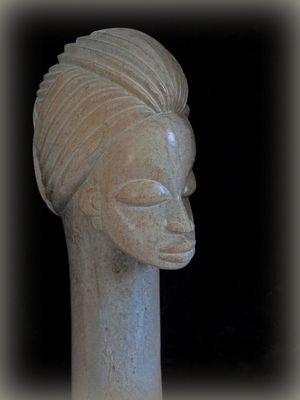 Tête de femme en pierre de M’Bigou (Gabon)