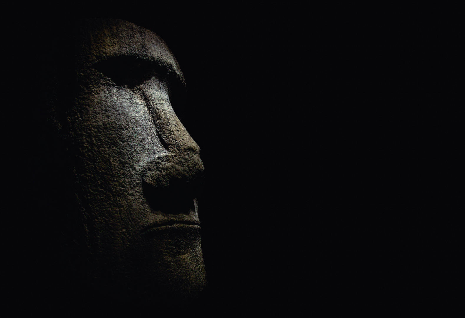 Tête monumentale moai