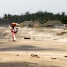 Tuch Verkäuferin am Strand nach dem Zunami.