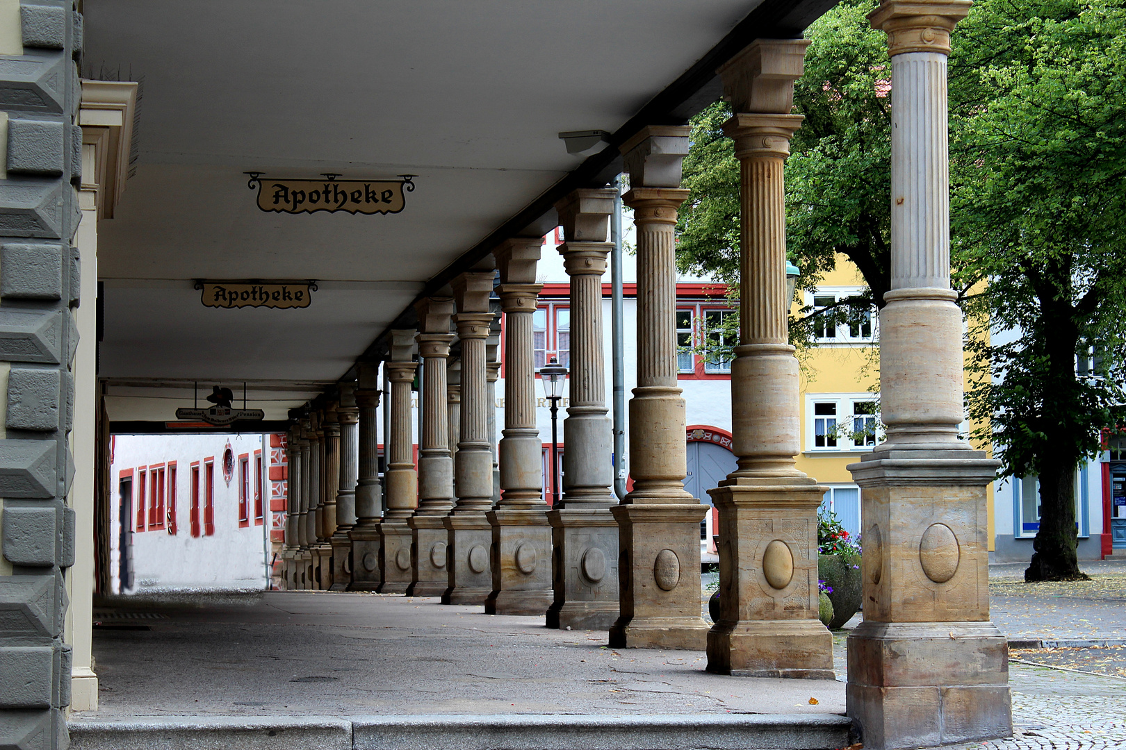 Tuchgaden am historischen Marktplatz von Arnstadt