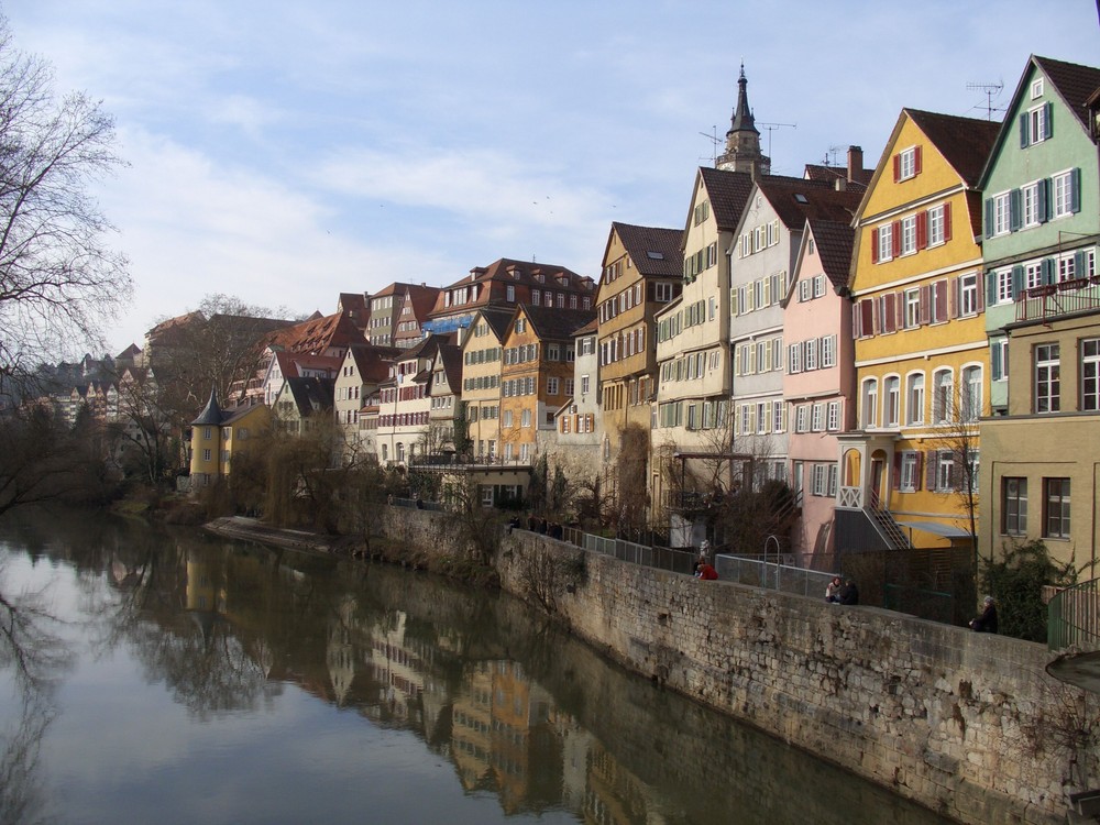 Tübingen mit Blick von der Neckarbrücke i.R. Hölderlinturm