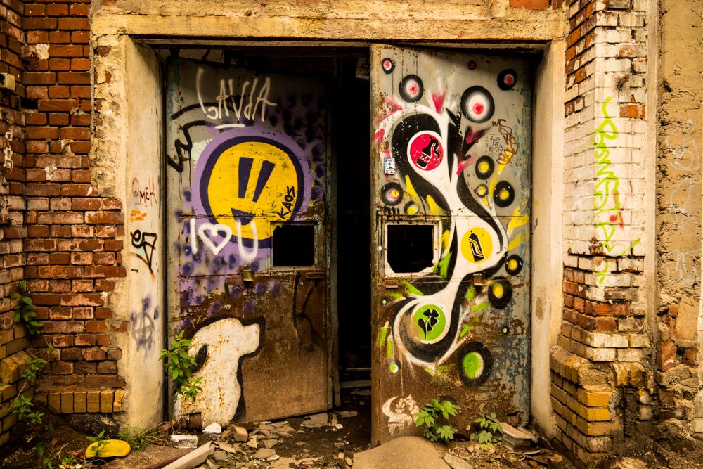 Tür einer verlassenen Fabrik - Leipzig
