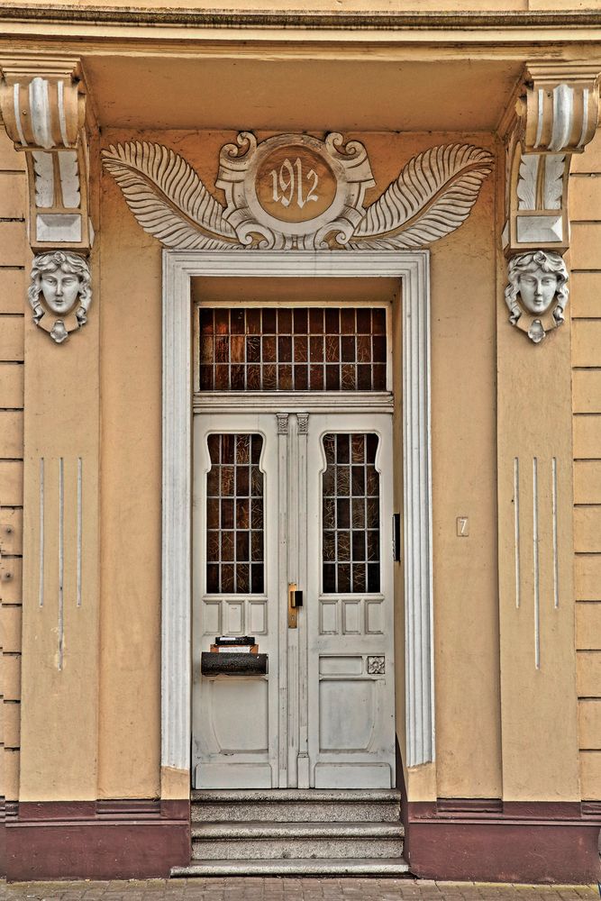 Tür mit Geschichte Foto &amp; Bild architektur, fenster