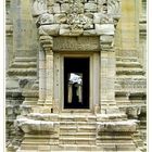 Tür mit Relief in Phimai- Thailand