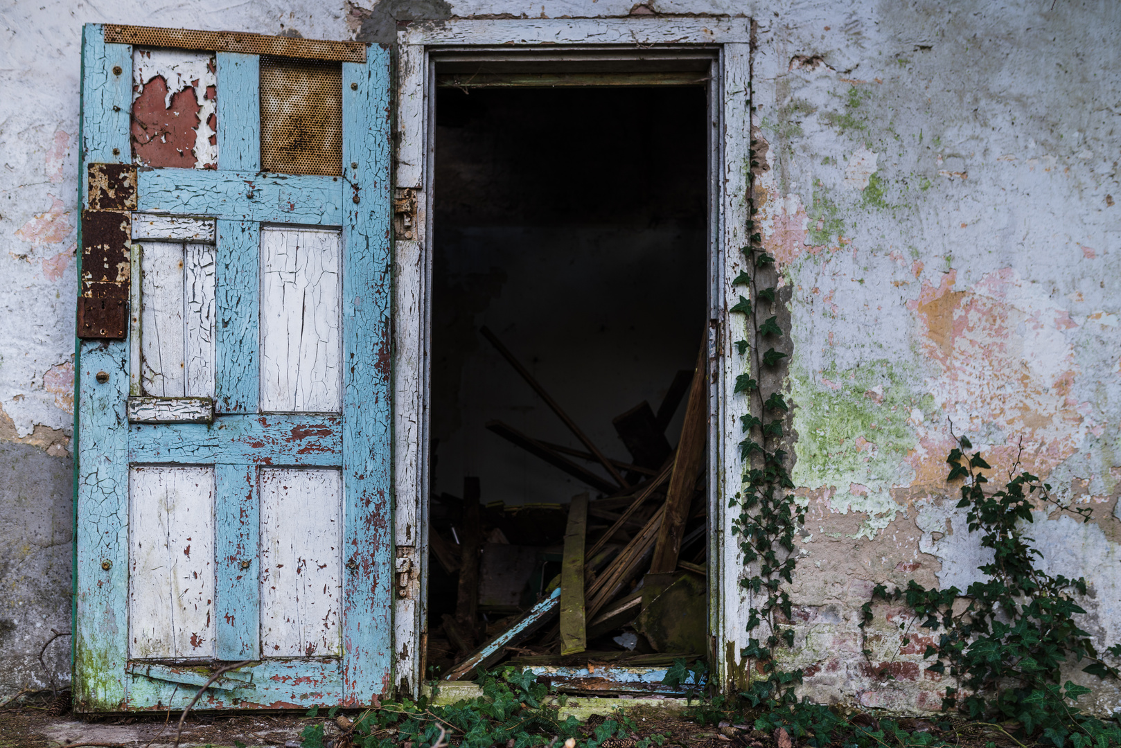 T r offen Foto Bild lost places natur architektur T r offen Foto Bild lost places natur architektur