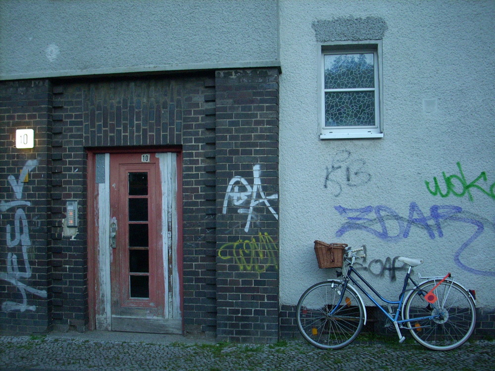 Tür und Fahrrad