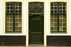 Tür und Fenstern im Beginenhof in Brügge