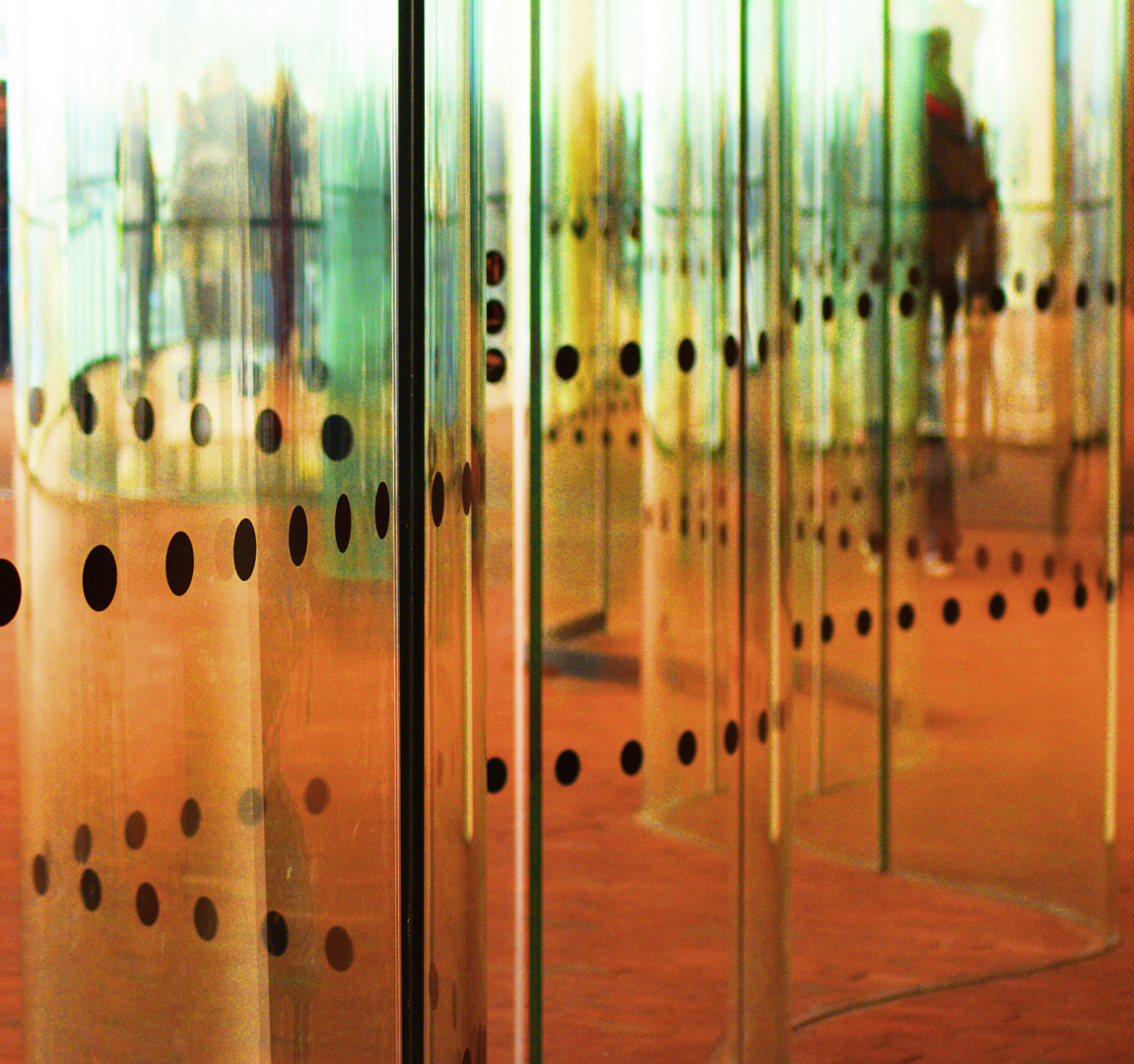 Türen der Aussichtsplattform an der Elbphilharmonie