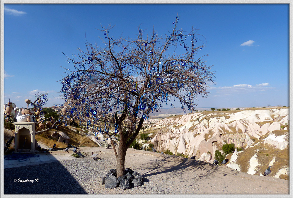 Türkei - Göremetal - Baum mit Glückssymbolen