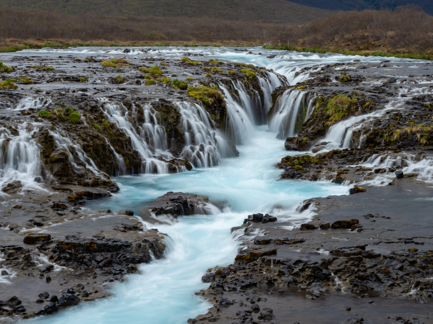 Türkisblauer Wasserfall