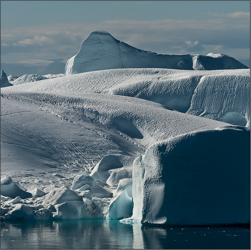 türkisbleuweißes eisberggletschereis