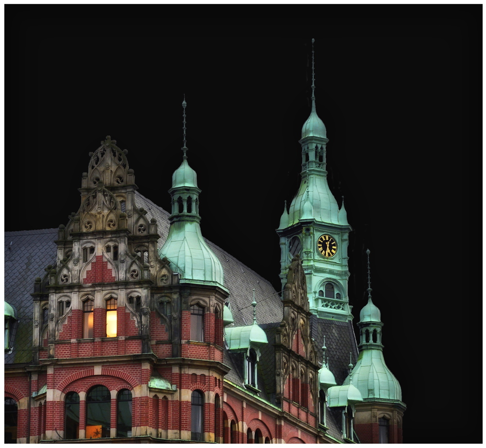 TÜRMCHEN DER SPEICHERSTADT IN HAMBURG