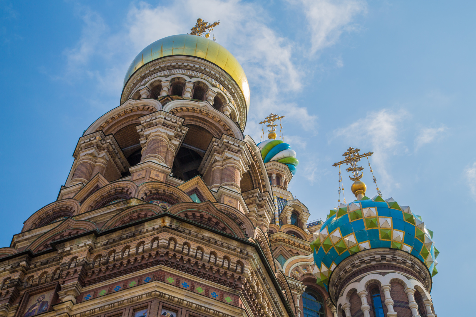 Türme der Auferstehungskirche in St. Petersburg