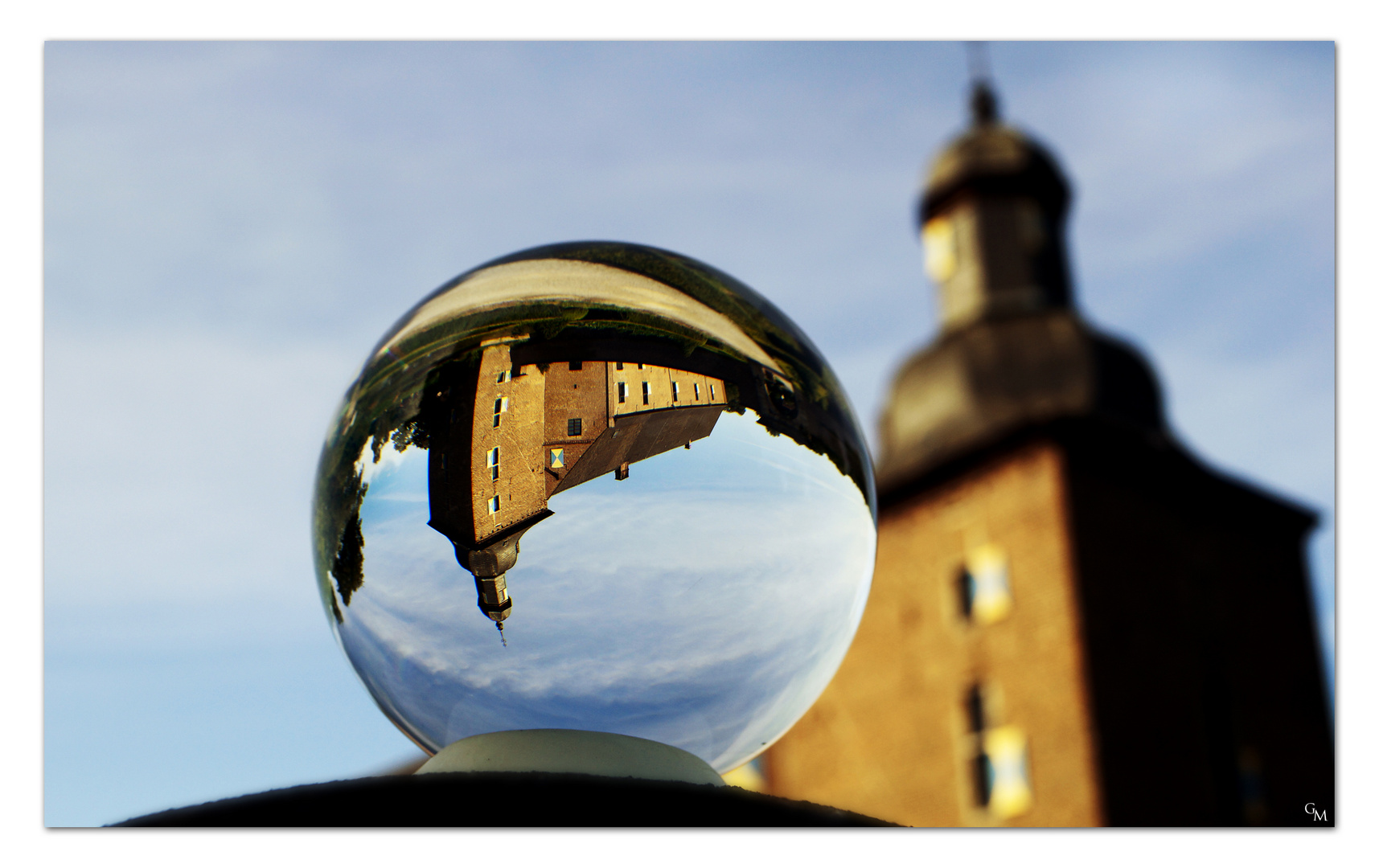 Tüschenbroicher Schloss eingekugelt.