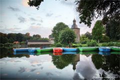 Tüschenbroicher Schloss mit Weiher .....