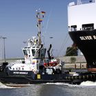 Tug Peter Wessels in front of Silver Ray in Emden _DSC6039