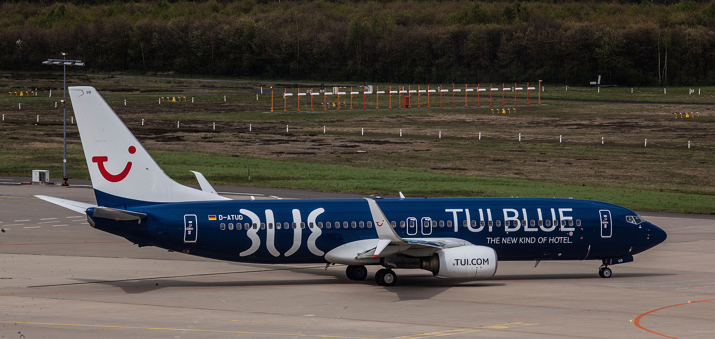 TUI BLUE BOEING 737-800 - Kennung D-ATUD 