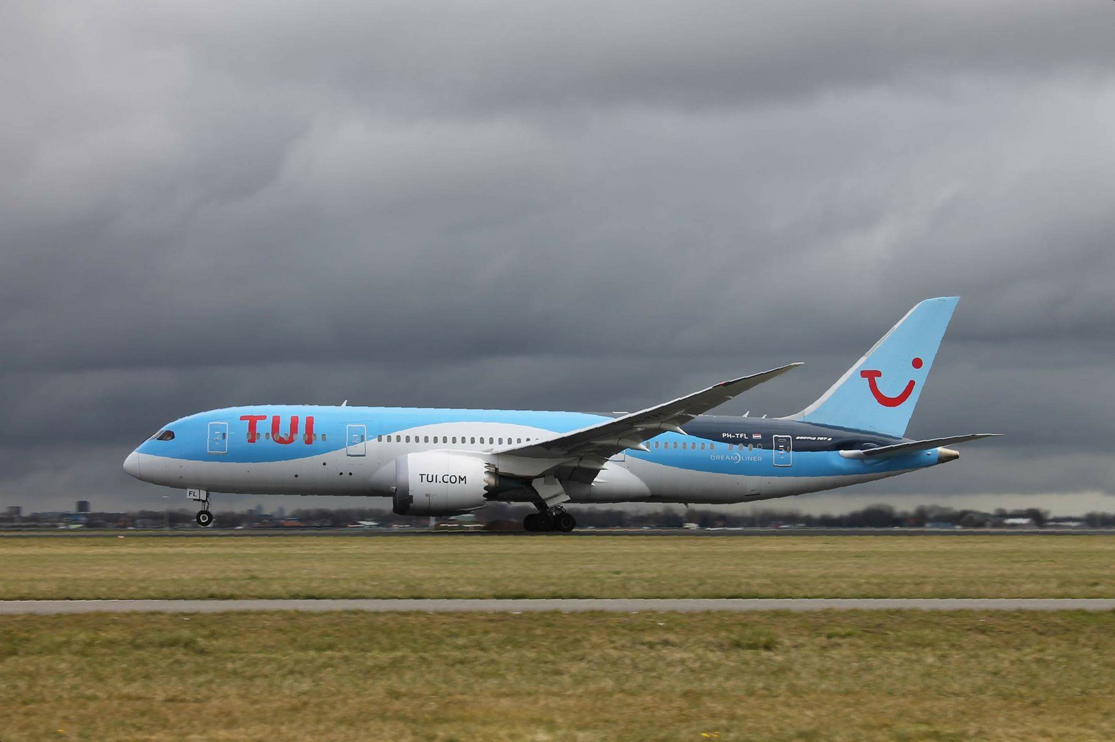 Tui Dreamliner take-off in AMS