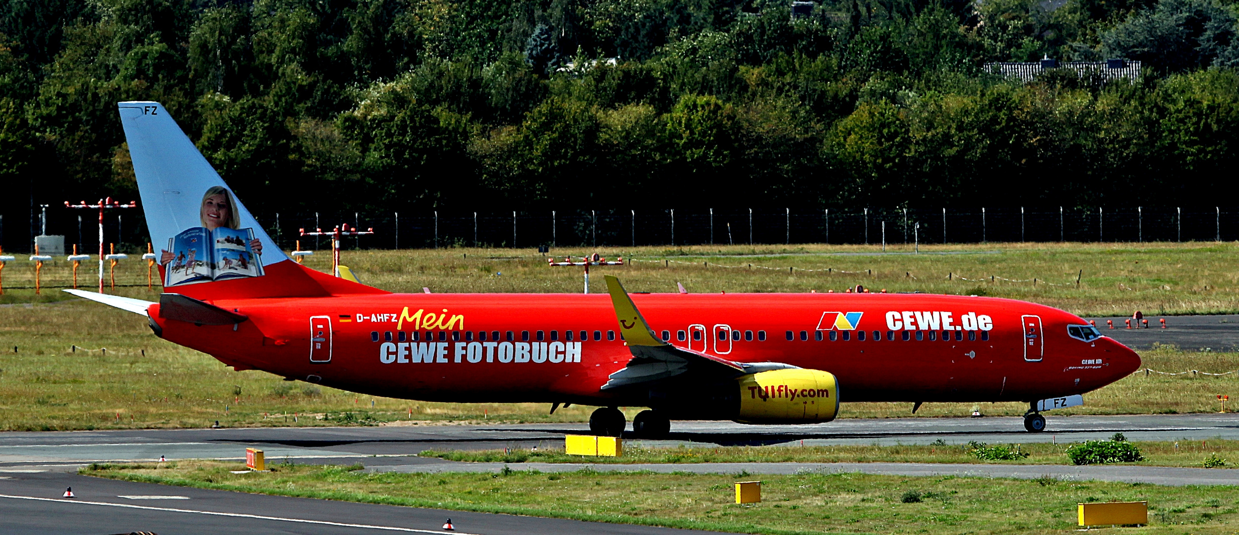 TuiFly BOEING 737-800 - CEWE-Fotobuch #1 - Kennung D-AHFZ 