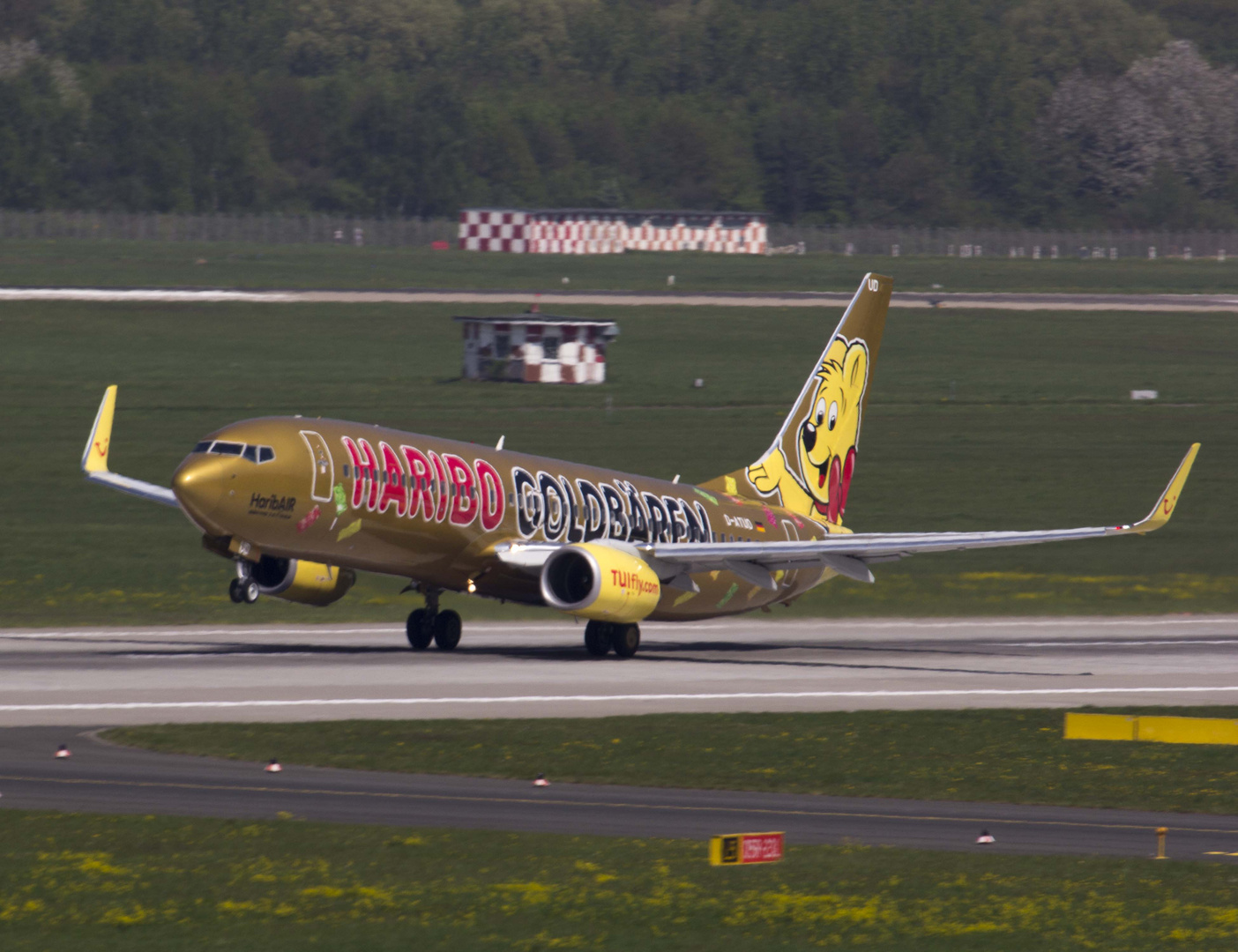 TuiFly "Goldbären" Boeing B737-800