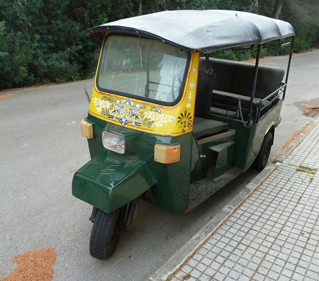 TUK-TUK