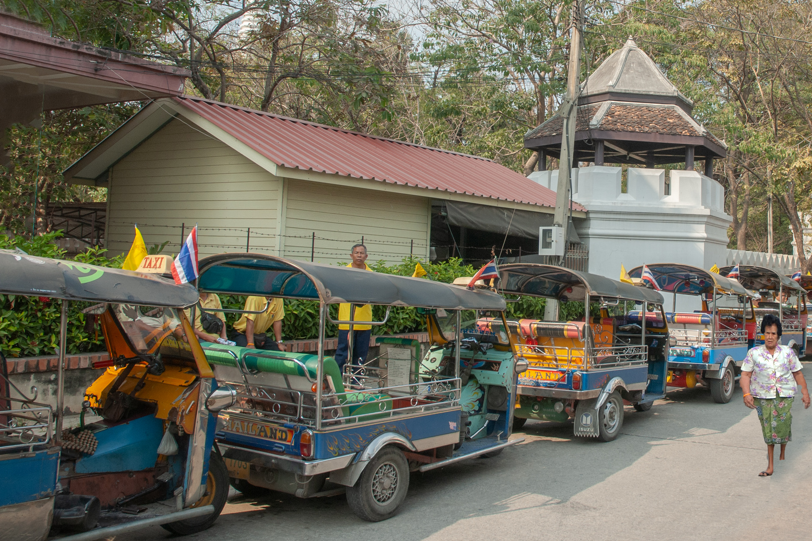 Tuk tuks waiting in Thonburi