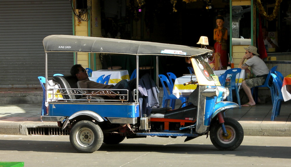 TukTuk waiting