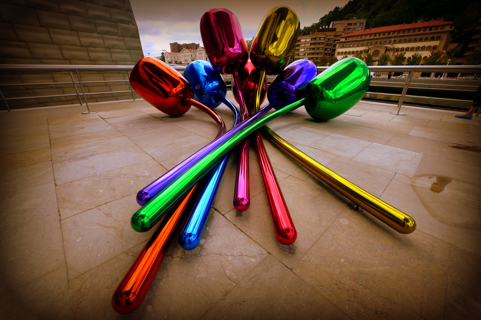 "Tulips" im Guggenheim-Museum von Jeff Koons, Bilbao