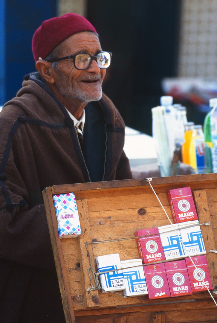 "Tunesischer Zigarettenverkäufer"