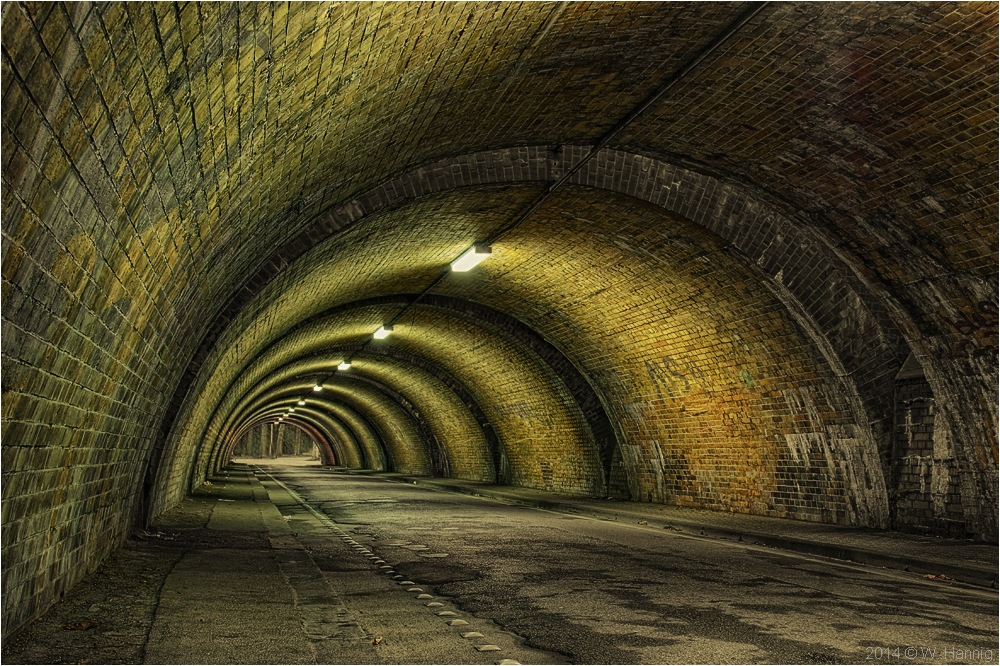 Tunnel 1