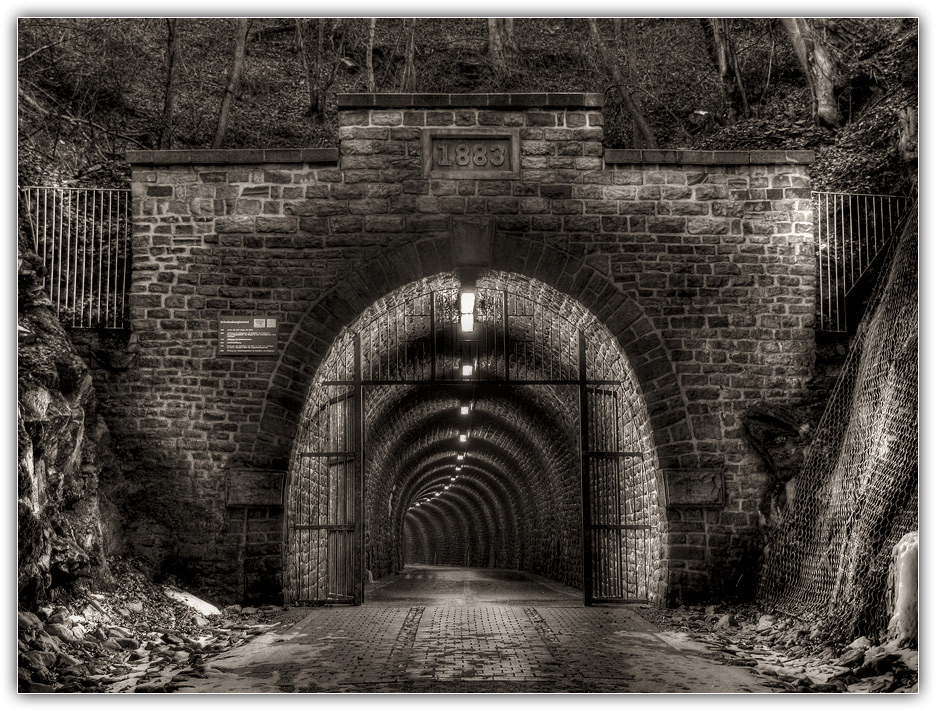 Tunnel 1