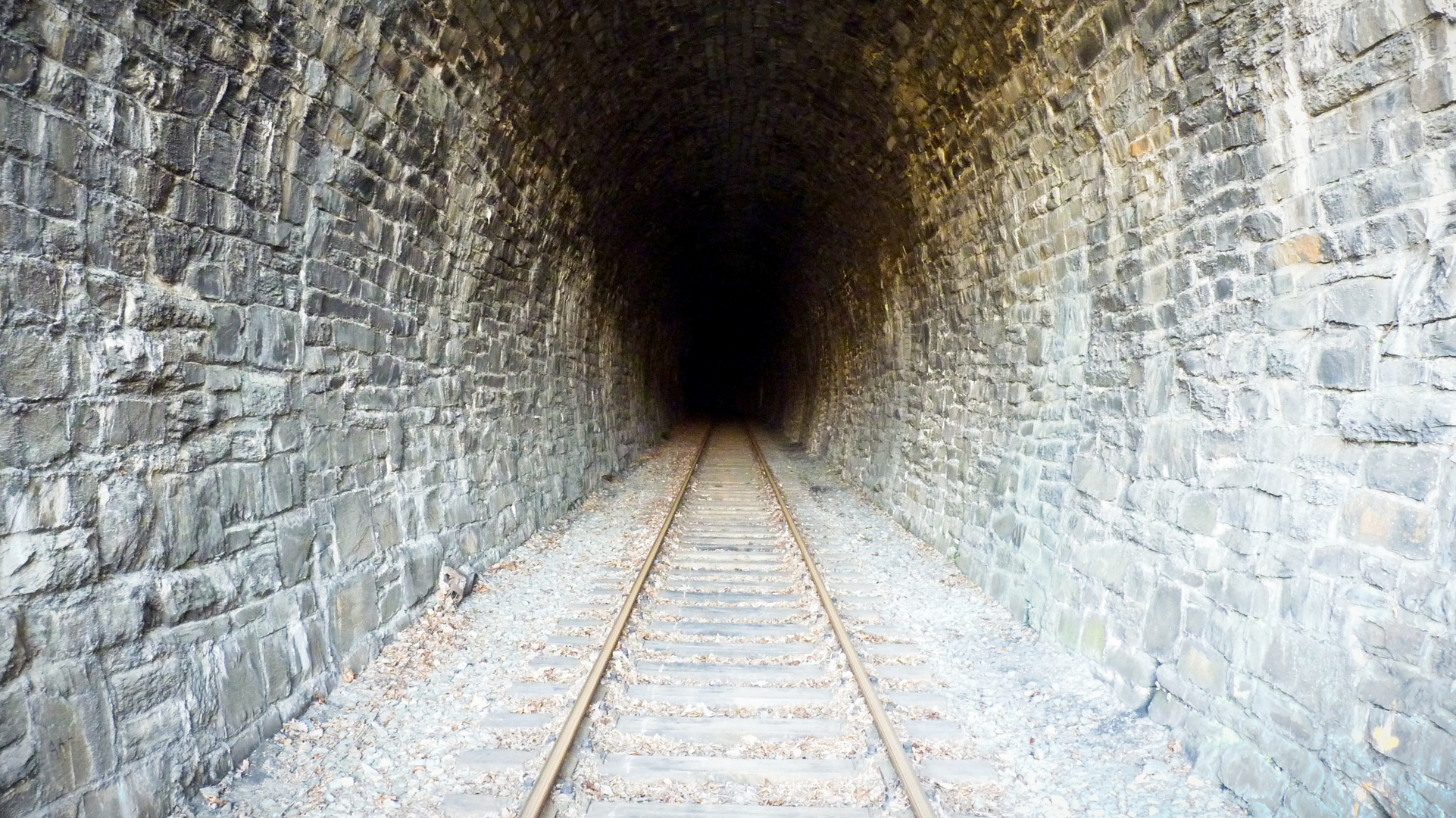 Tunnel 181m