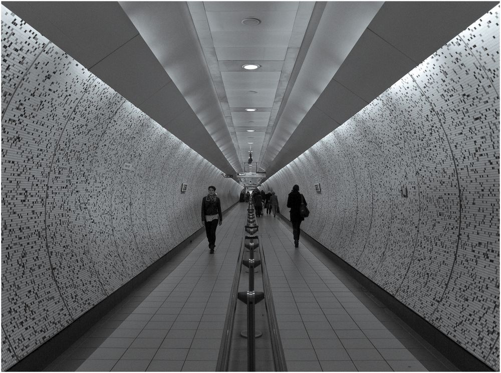 tunnel #3: green park tube station