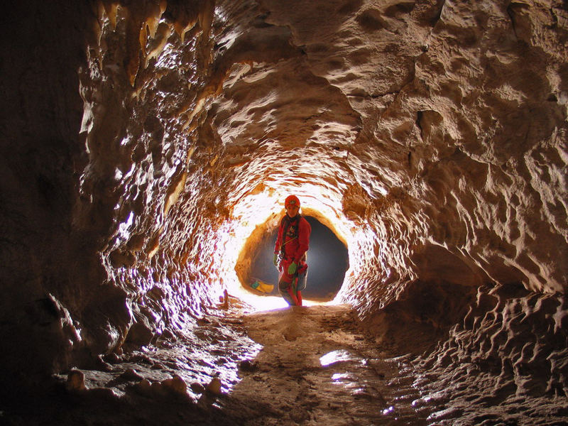 TUNNEL