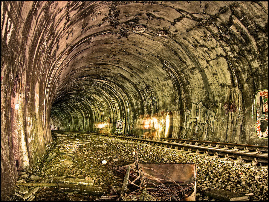 TUNNEL