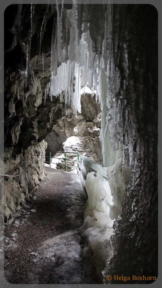 Tunnel durch Eis und Schnee