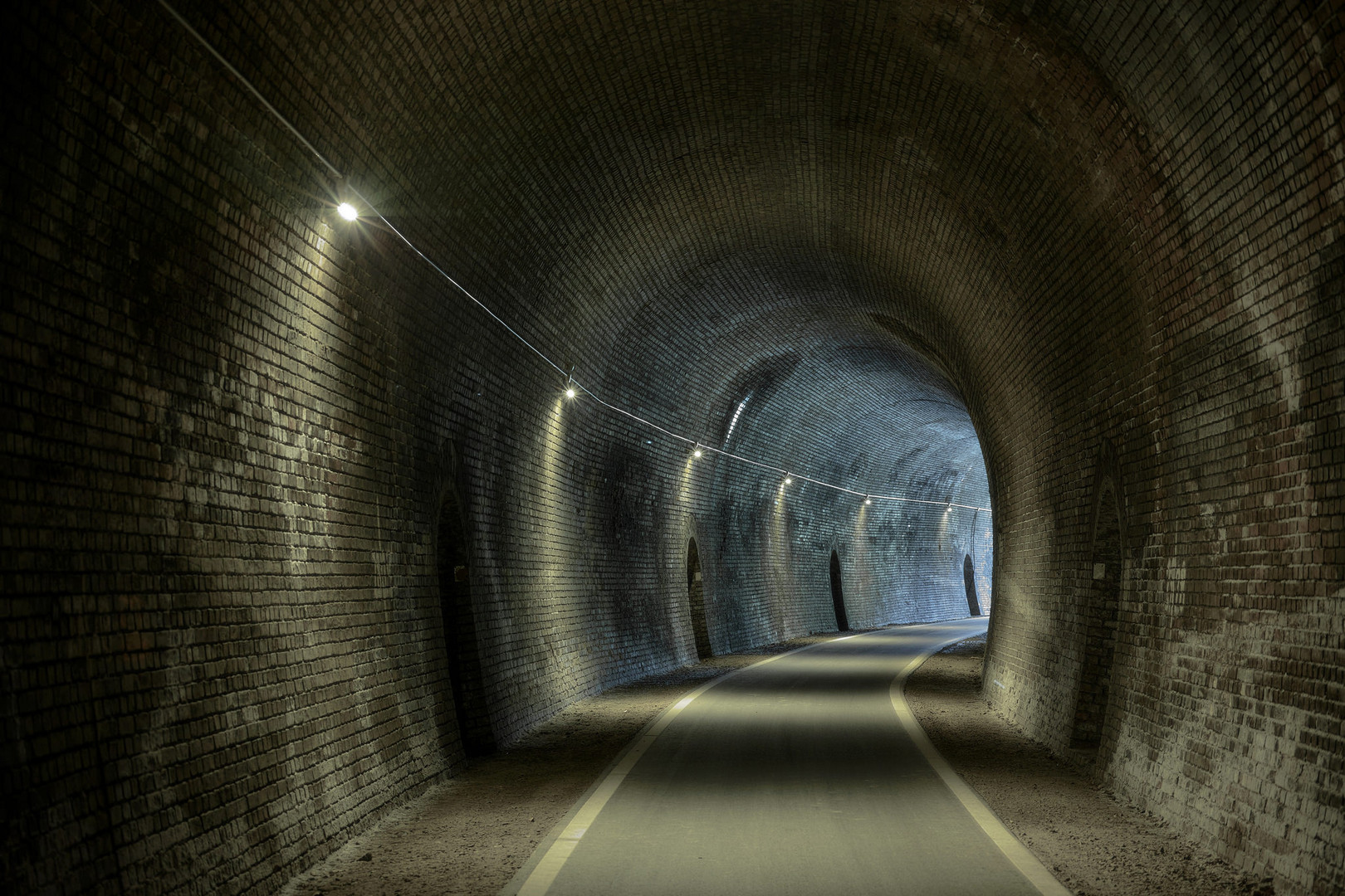 Tunnel Durchgang