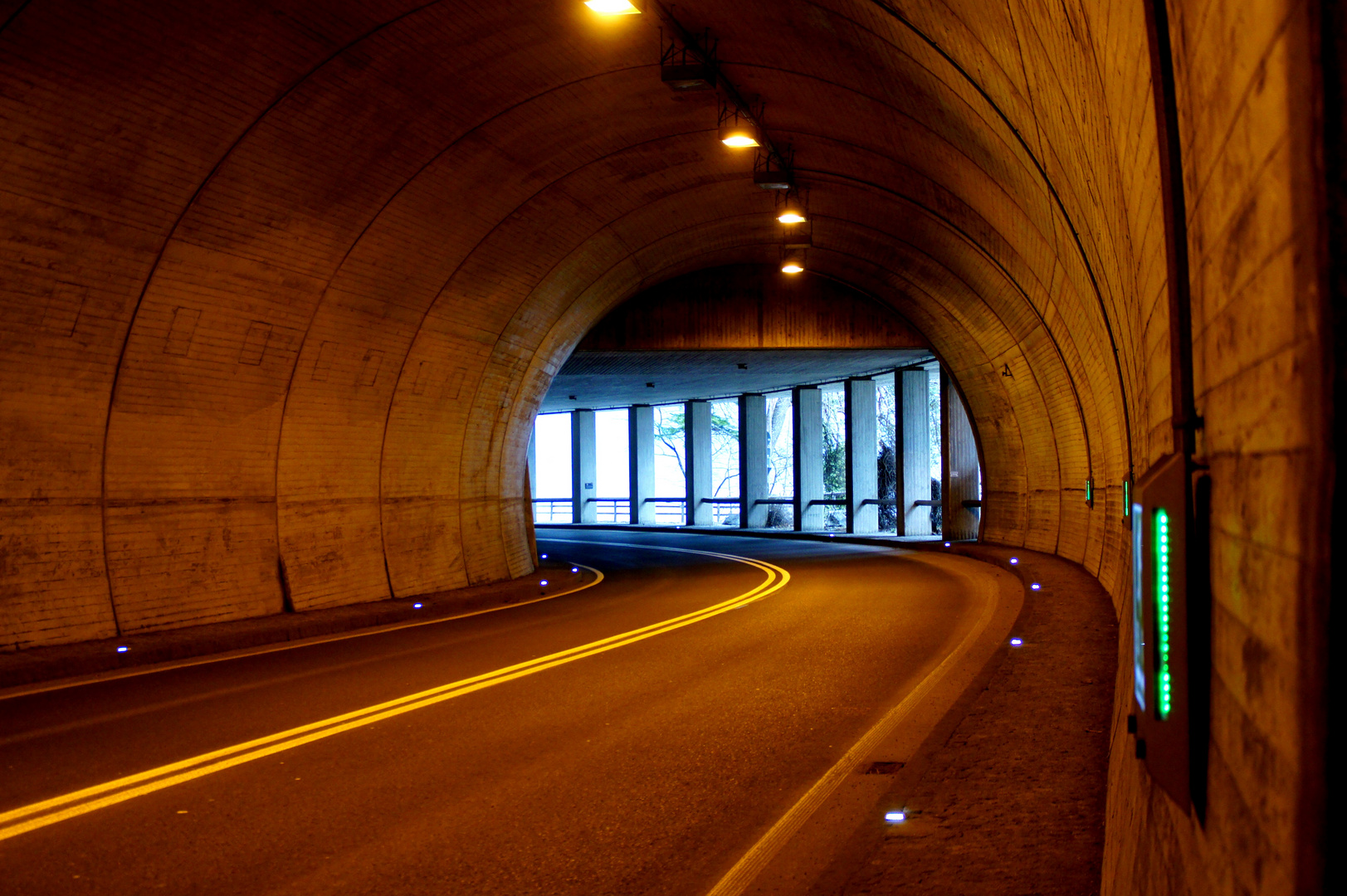 Tunnel Ein- und Ausblicke