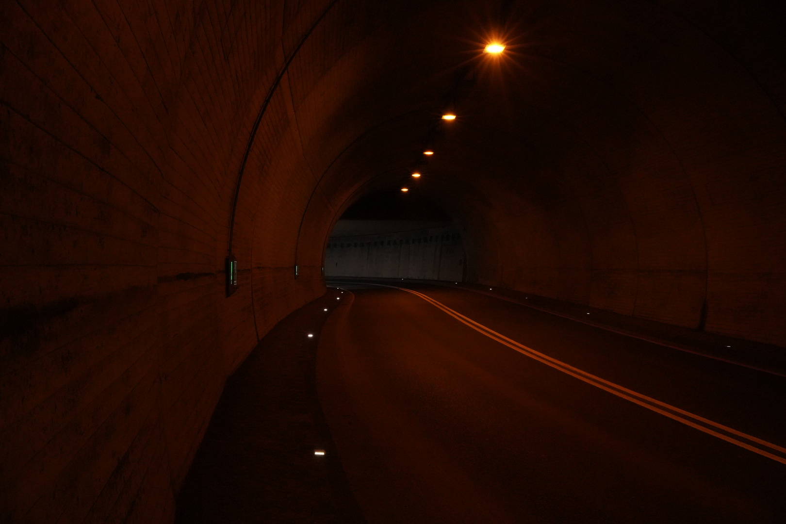 Tunnel Ein- und Ausblicke