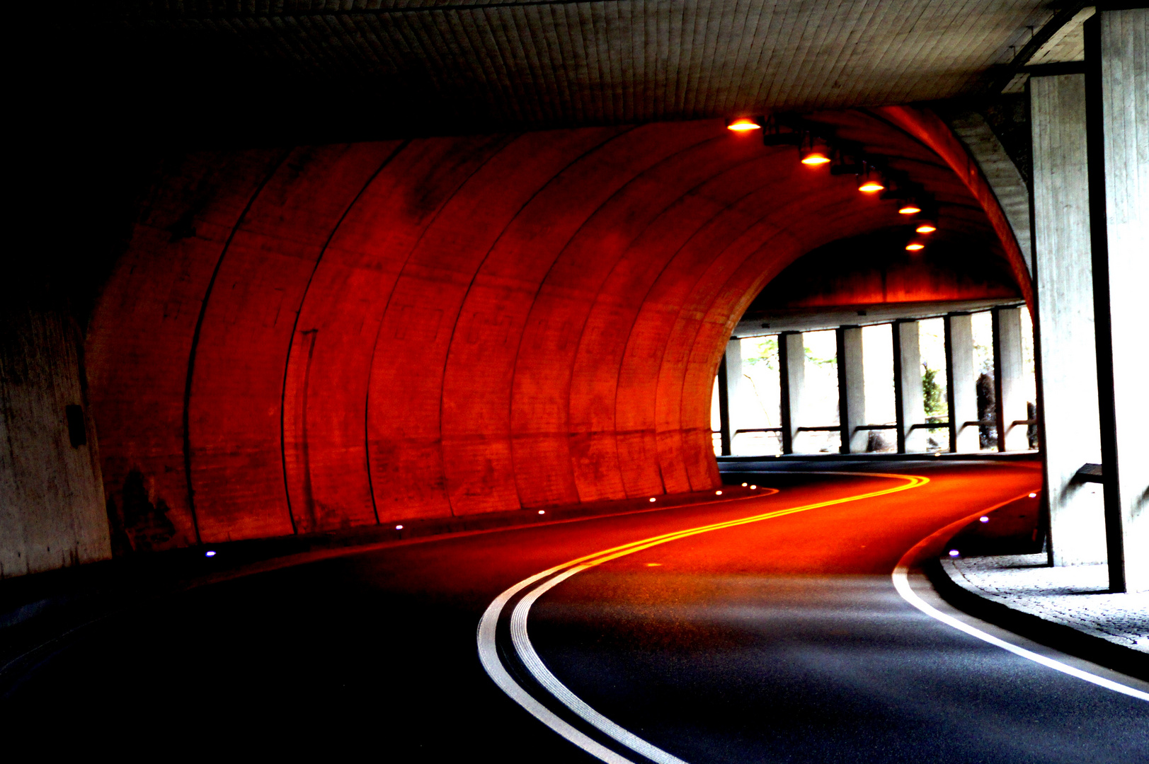 Tunnel Ein- und Ausblicke