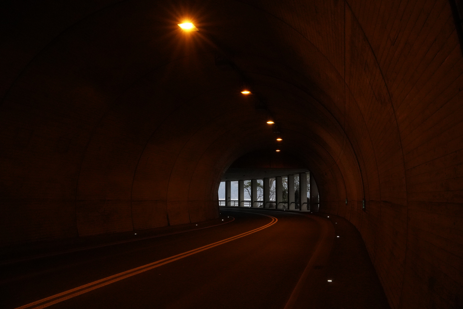 Tunnel Ein- und Ausblicke