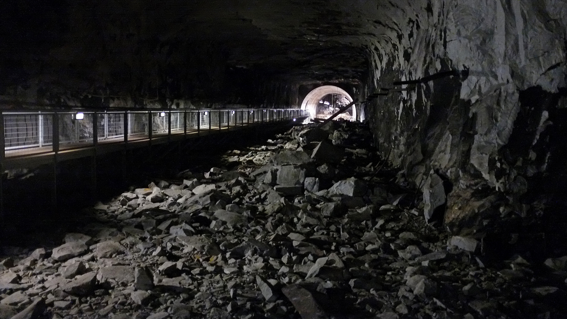 Tunnel im Bergstollen KZ Mittelbau-Dora