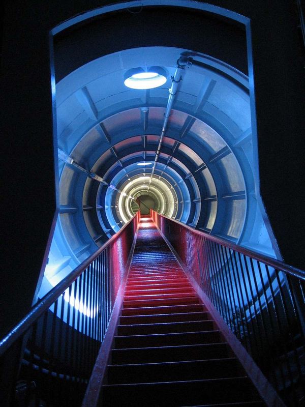 Tunnel im "neuen" Atomium Brüssel