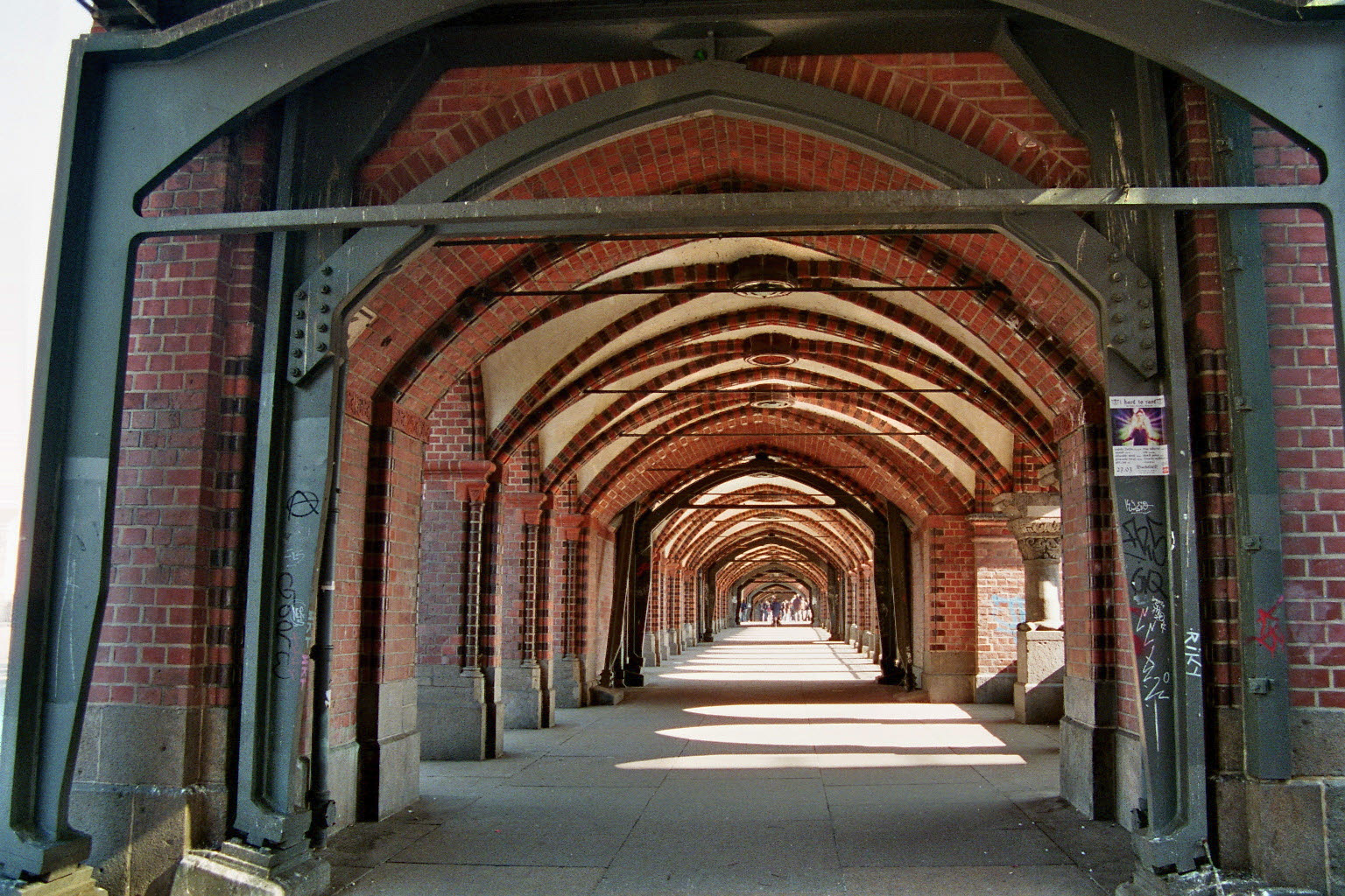 Tunnel in der Brücke