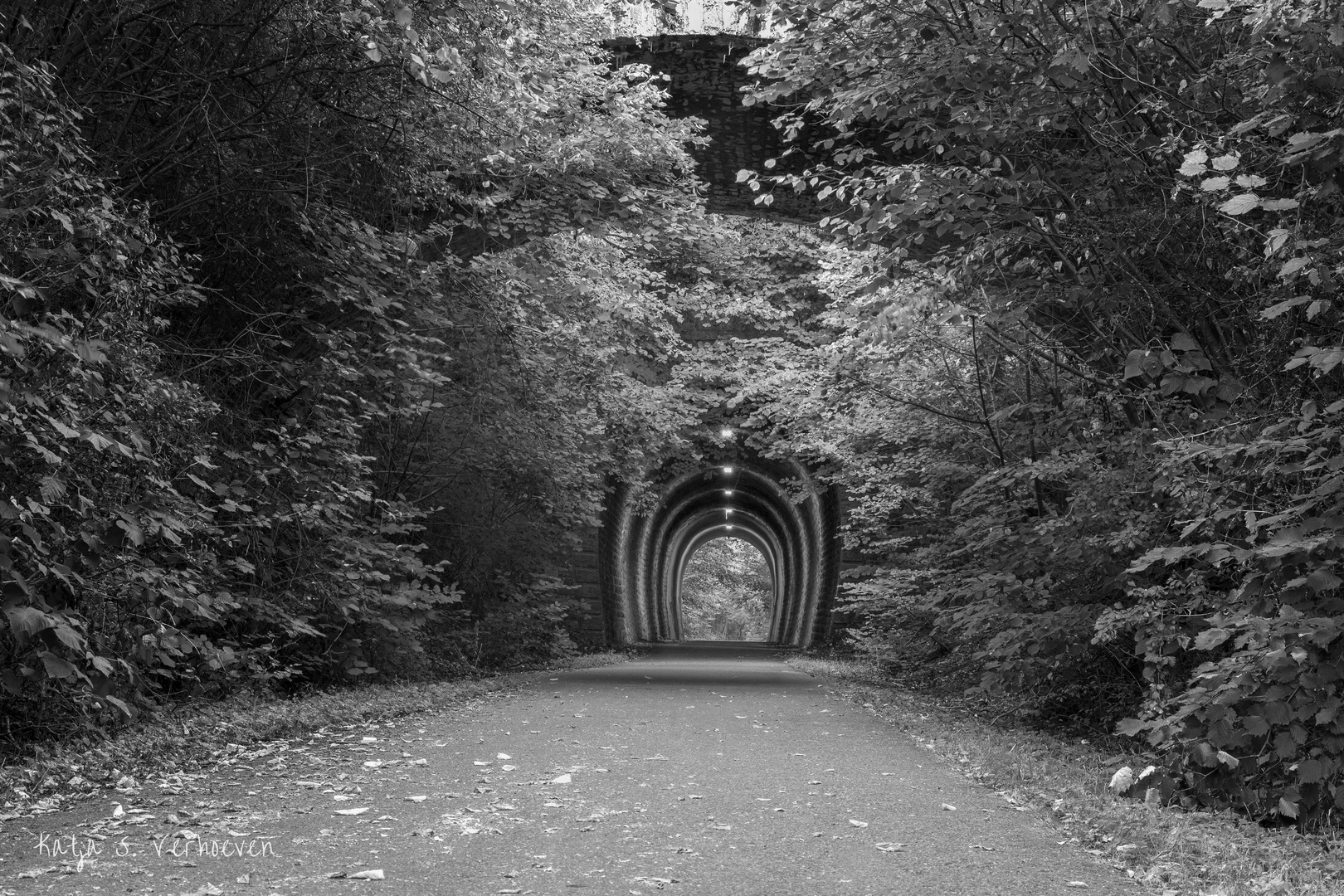 Tunnel in Schwarz-Weiß