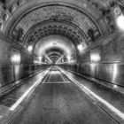 Tunnel mit Geschichte - und Kontrast
