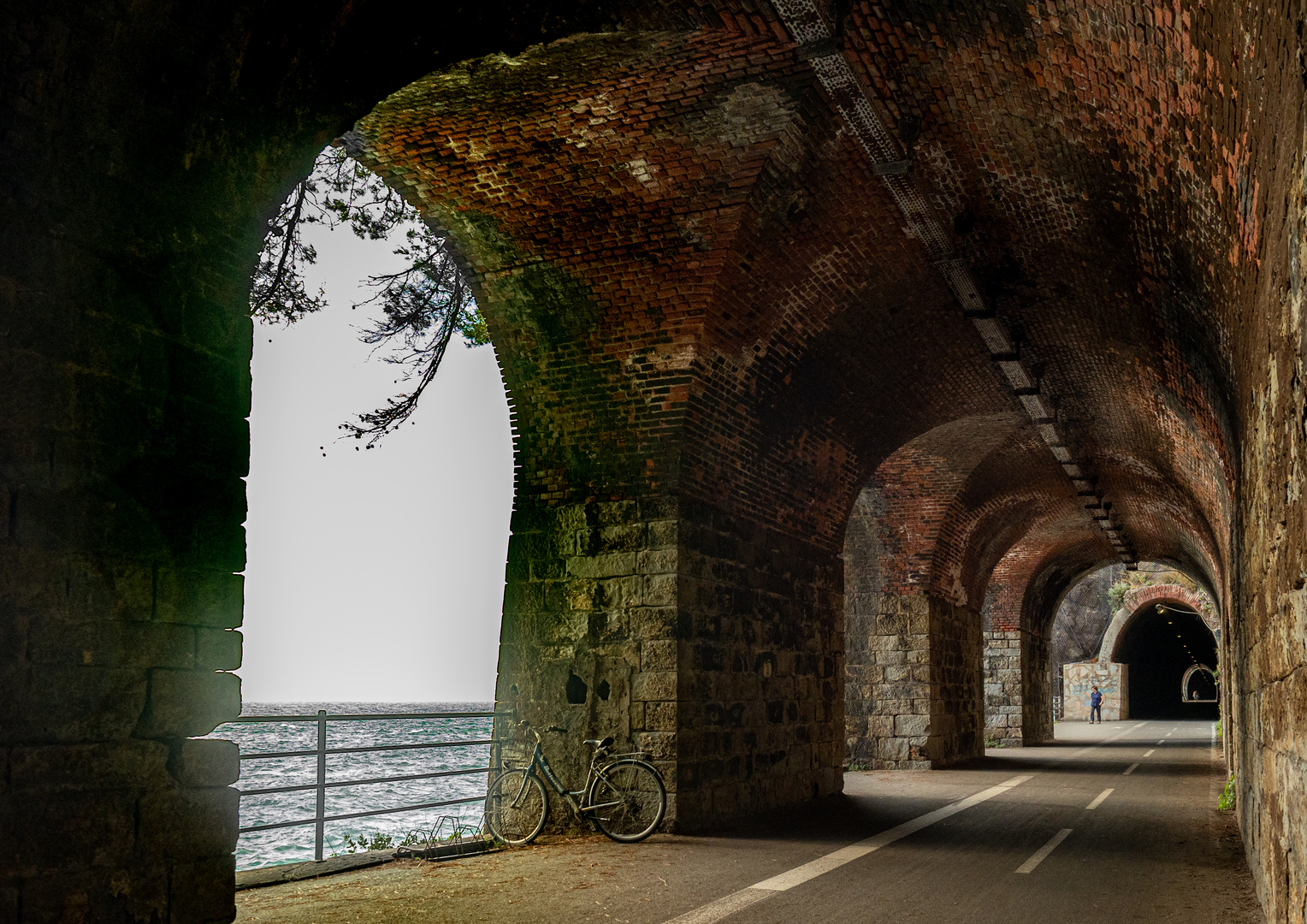 Tunnel mit Meerblick