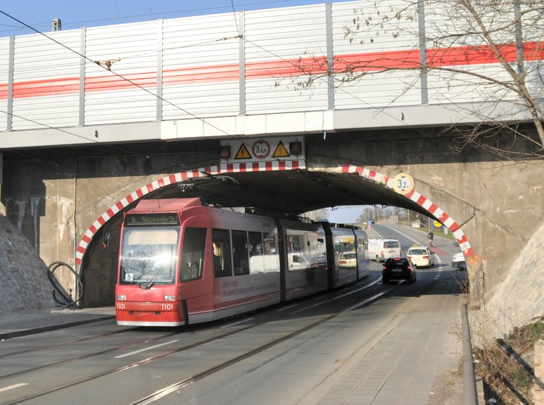 tunnel und Brücke..