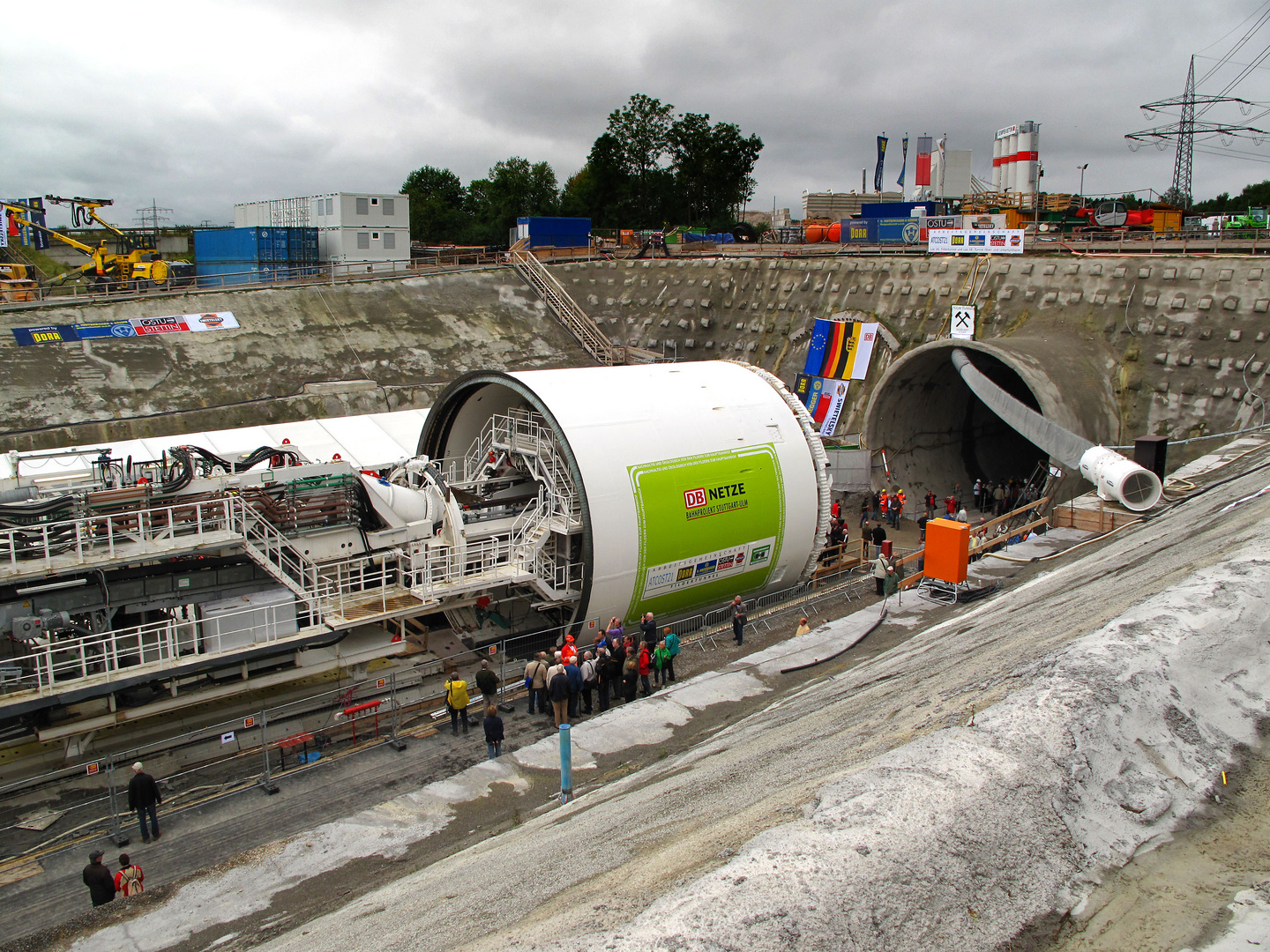 Tunnelbohrmaschine, Blick auf Tunnelportal